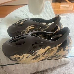 YEEZY FOAM RUNNER 'MXT MOON GREY' Men size 7